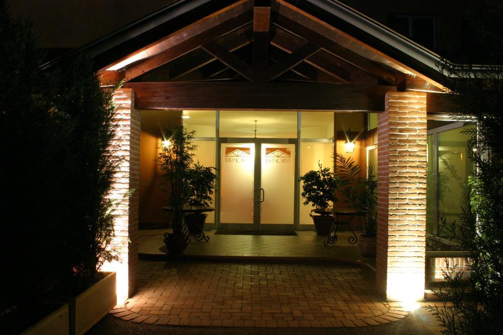 Hotel Don Carlo Broni Exterior photo
